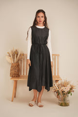 Load image into Gallery viewer, Ladies Jumper with pointed sides,contrast leather spaghetti belt
