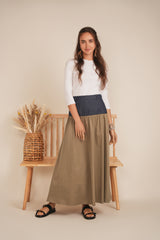 Load image into Gallery viewer, Ladies Skirt with shirring contrast piece, top part with pockets and loops, back zipper
