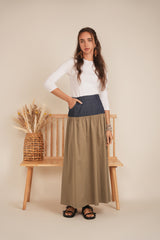 Load image into Gallery viewer, Ladies Skirt with shirring contrast piece, top part with pockets and loops, back zipper
