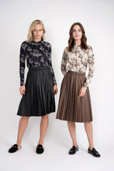 Load image into Gallery viewer, Teen  Skirt With Elastic Around Waist and Broom Pleating
