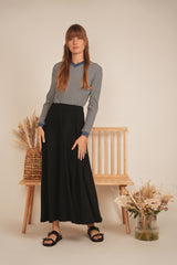 Load image into Gallery viewer, Ladie Striped V Neck Contrast Tee
