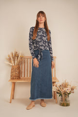 Load image into Gallery viewer, Ladies Printed Tie Tee
