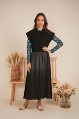 Load image into Gallery viewer, Ladies Cropped Knit Vest
