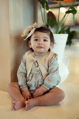 Load image into Gallery viewer, Baby Floral Woven Bubble And Knitted Cropped Vest Set
