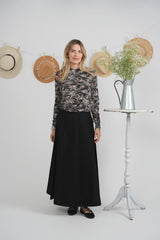 Load image into Gallery viewer, Ladies Floral Bungee V Neck Top
