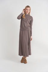 Load image into Gallery viewer, V Neck Emblem Ribbed Top
